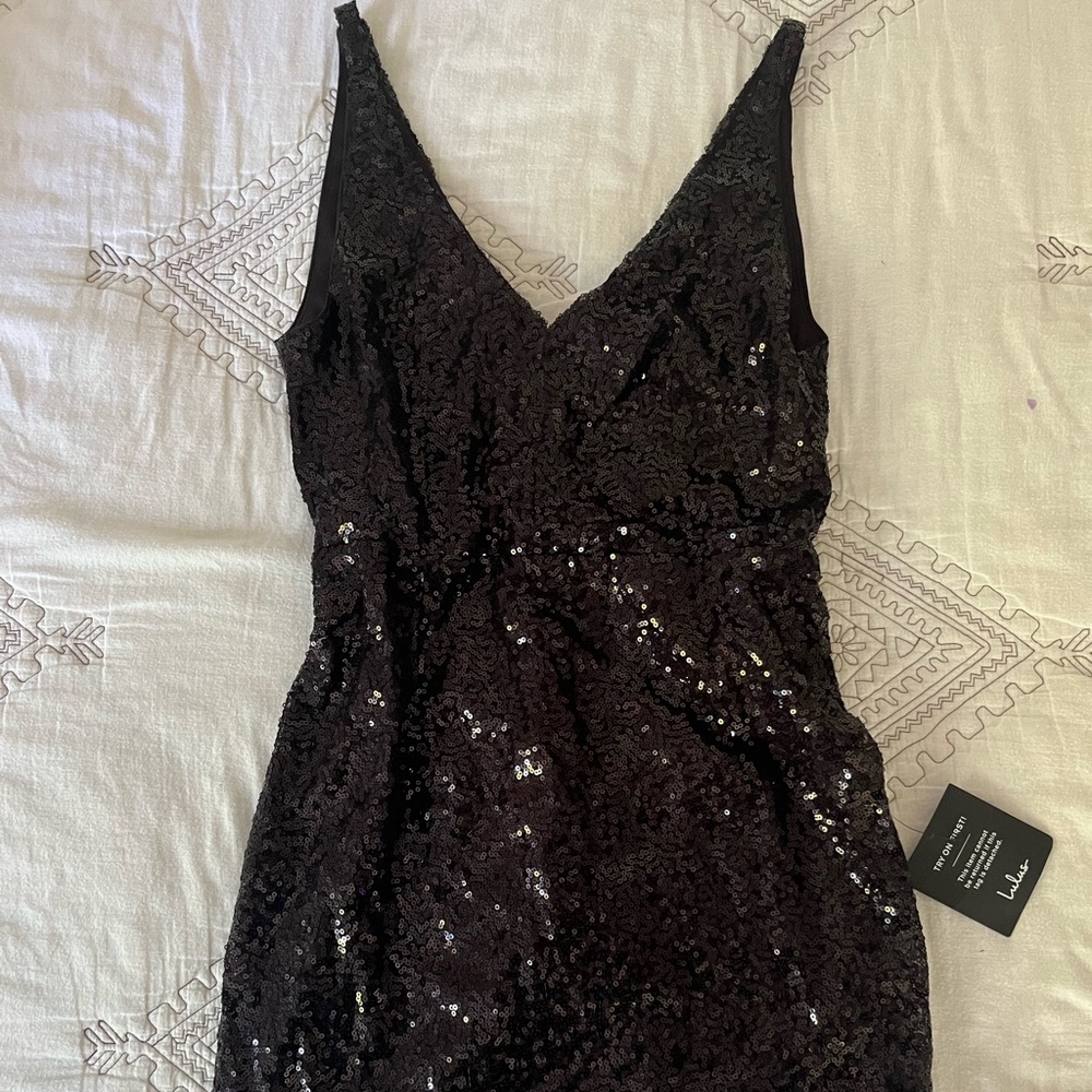 BRAND NEW lulus black sparky sequin dress!